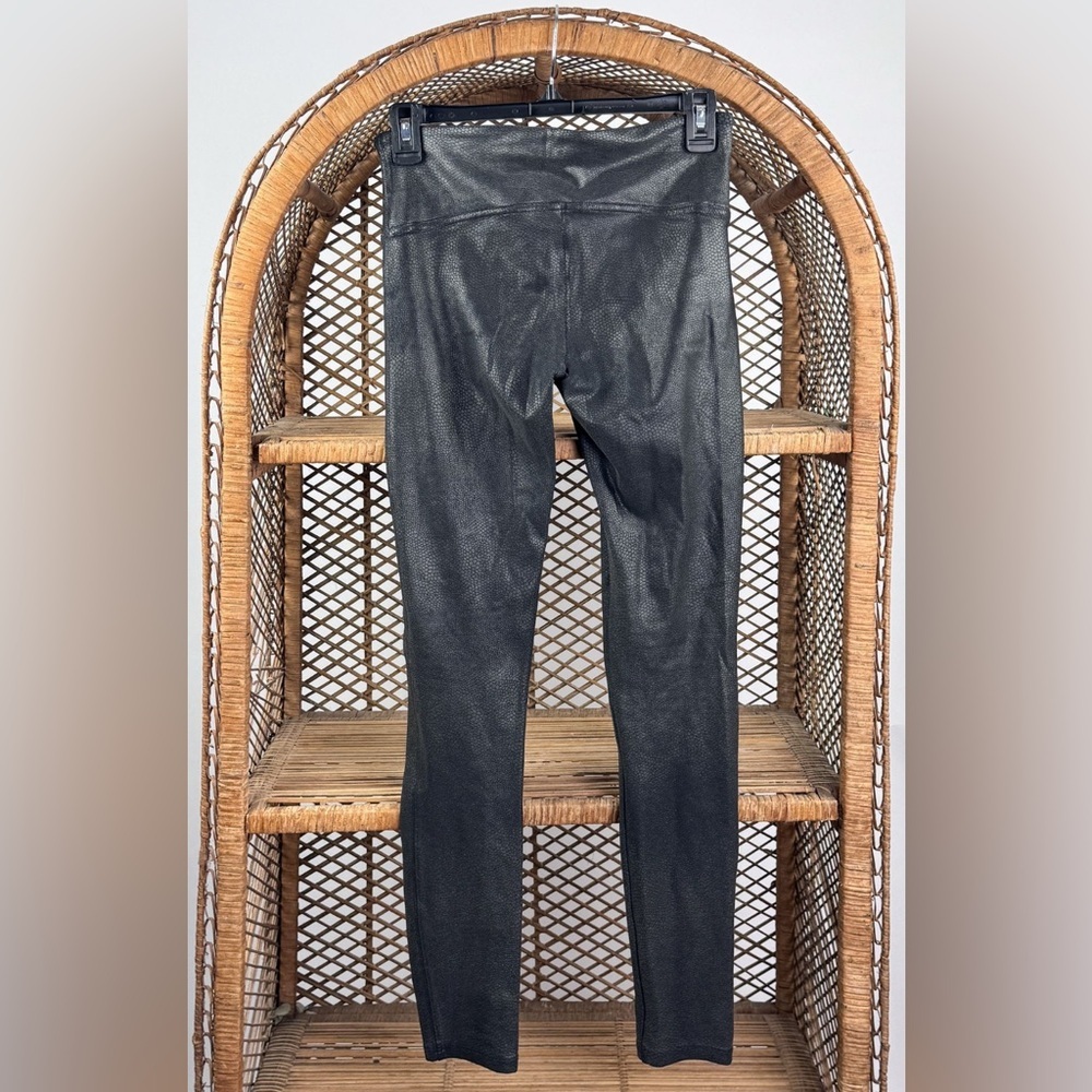 SPANX Black Faux Leather Leggings Snakeskin Texture Women’s Medium EUC - Picture 4 of 5